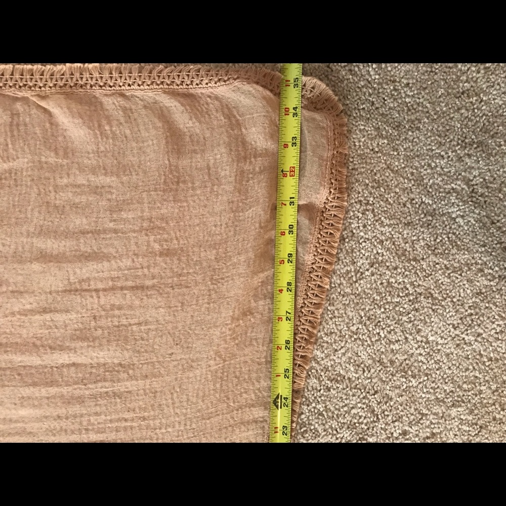 (2) Scarves/Wraps - Picture 9 of 11